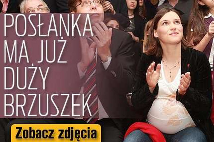 Posłanka ma już duży brzuszek. Zobacz zdjęcia