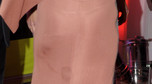 Demi Moore w brudnej sukience