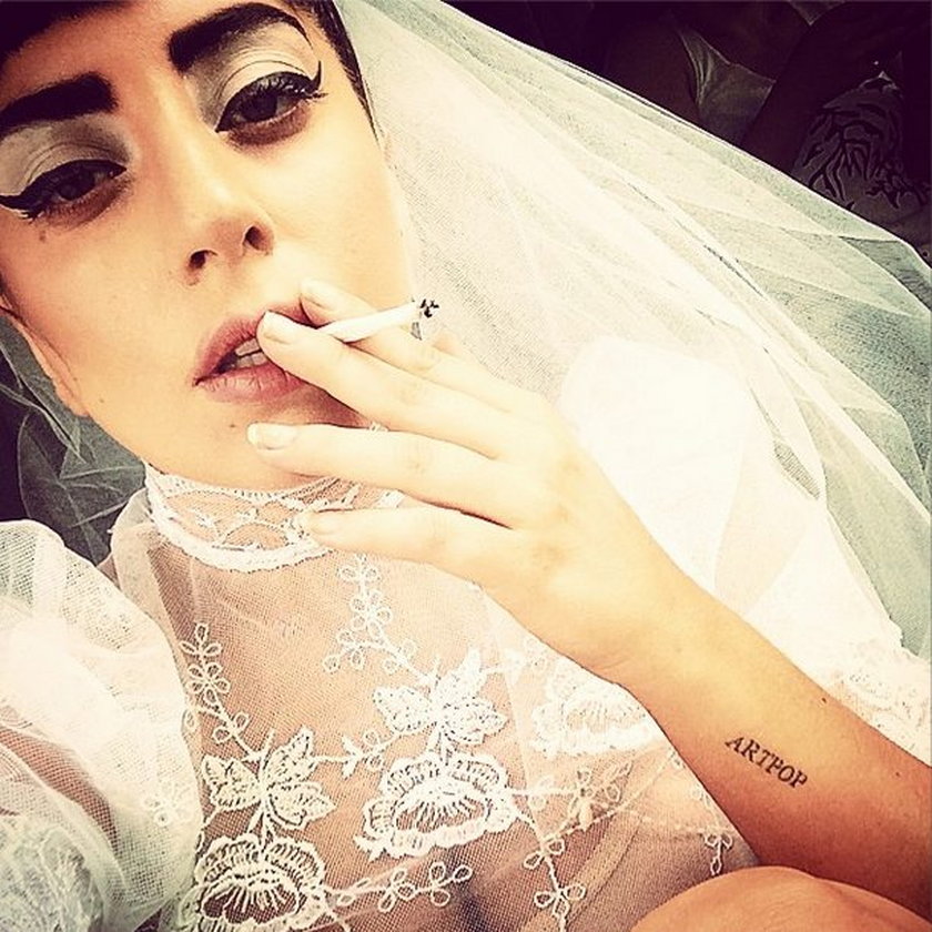 Lady Gaga w sukni ślubnej