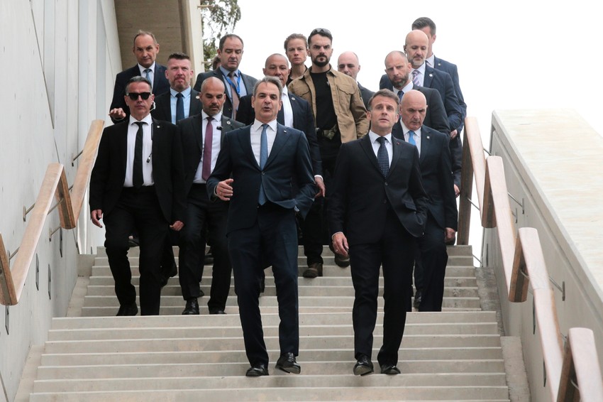 Kirijakos Micotakis i Emanuel Makron u Atini 25. aprila