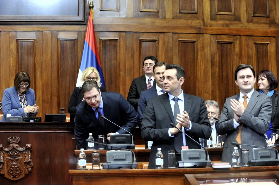 Buran aplauz pratio je dolazak premijera u salu Skupštine