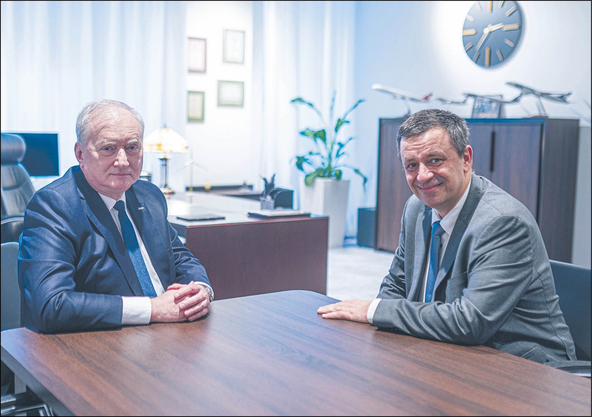 Prezes PGE Dariusz Marzec i prezes EDF Luc Rémont. Kto wybuduje drugą elektrownię jądrową w Polsce?