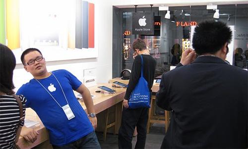 Pracownicy chińskich sklepów są święcie przekonani, że pracują dla Apple