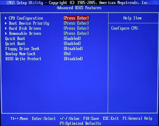 Advanced BIOS Features – tutaj ustawimy podstawowe parametry: procesor, źródło systemu operacyjnego itd.