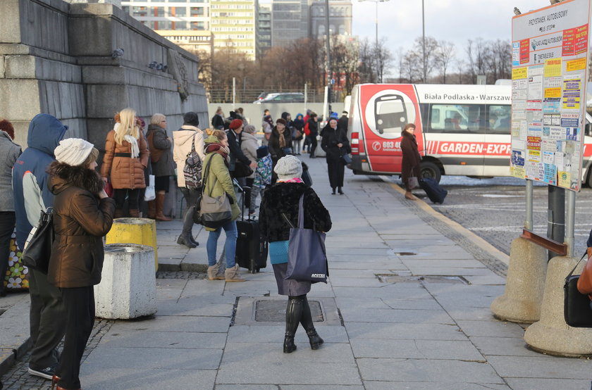 Mokną i marzną bo nie ma daszku