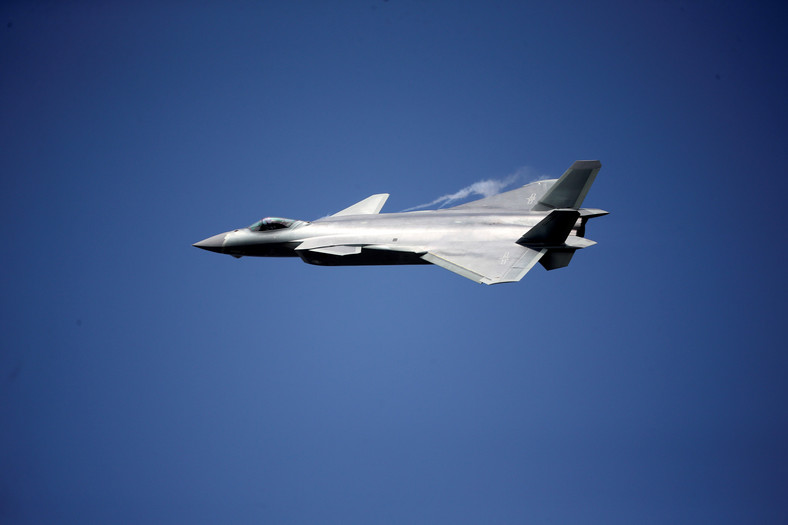 China unveils its J-20 stealth fighter on an air show in Zhuhai