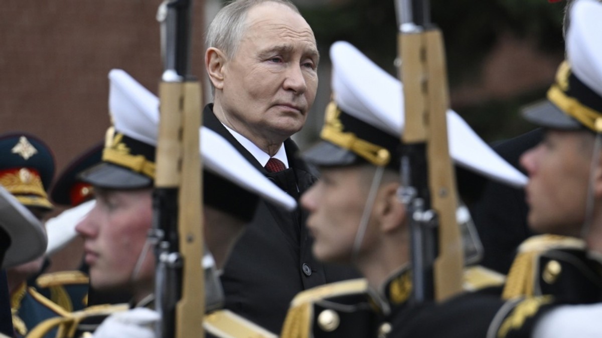 Vladimir Putin na Dan pobede u Moskvi 9. maja