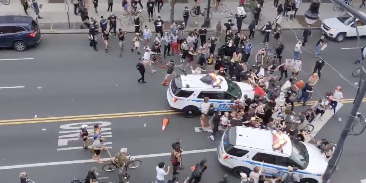 Do incydentu podobno doszło na skrzyżowaniu Flatbush Ave. i St. Mark's St., zaledwie trzy przecznice na południowy-wschód od Barclay's Center, gdzie koncentrowały się wczorajsze protesty na Brooklynie.