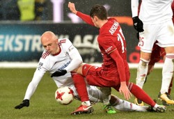 Ekstraklasa: VAR i błędy bramkarza Wisły pomogły Górnikowi wygrać w Krakowie