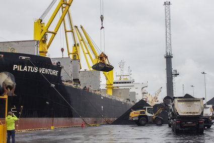 Port Gdański zasypany węglem. Tak wygląda pilne łatanie dziury po rosyjskim surowcu