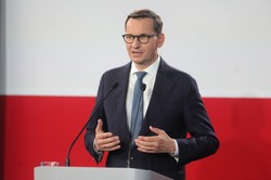 Morawiecki: PO chce przyciągnąć tu setki nielegalnych imigrantów...