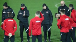 Kadra Brzęczka wróciła do Polski z poślizgiem. Kontuzja czołowego gracza?