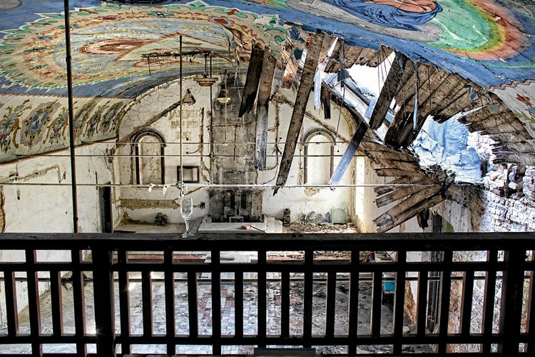 Sosnowiec. Opuszczona kaplica w dzielnicy Milowice wykorzystywana przez lata jako magazyn sklepu