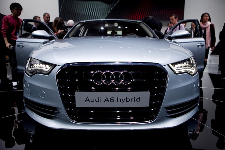 9. Audi A6 2.0 TFSI hybrid - 64.4 dB