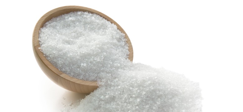 Ponad 200 ton żywności z solą przemysłową znika z rynku