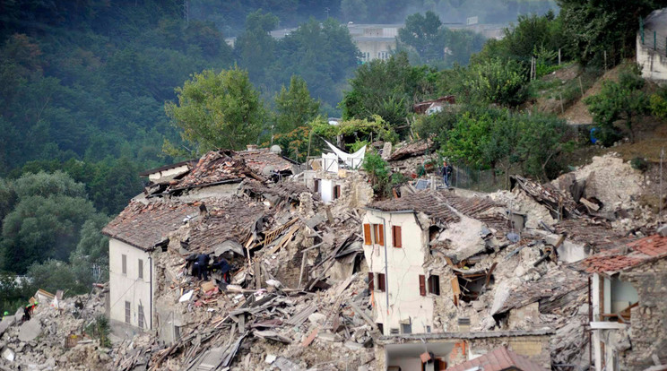 Pescara del toronto a földrengés után / Fotó: MTI