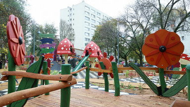 W Warszawie powstał plac zabaw inspirowany twórczością Tima Burtona. Dzieci są zachwycone!