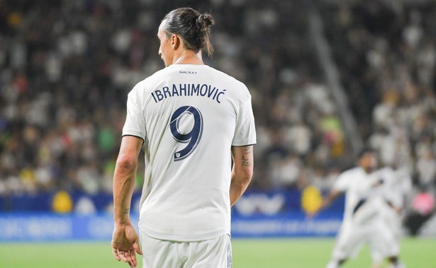 "Idź do domu, mięczaku". Zlatan Ibrahimović strzela i rozrabia