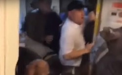 Kibice Liverpoolu i Manchesteru City bili się w londyńskim metrze [WIDEO]