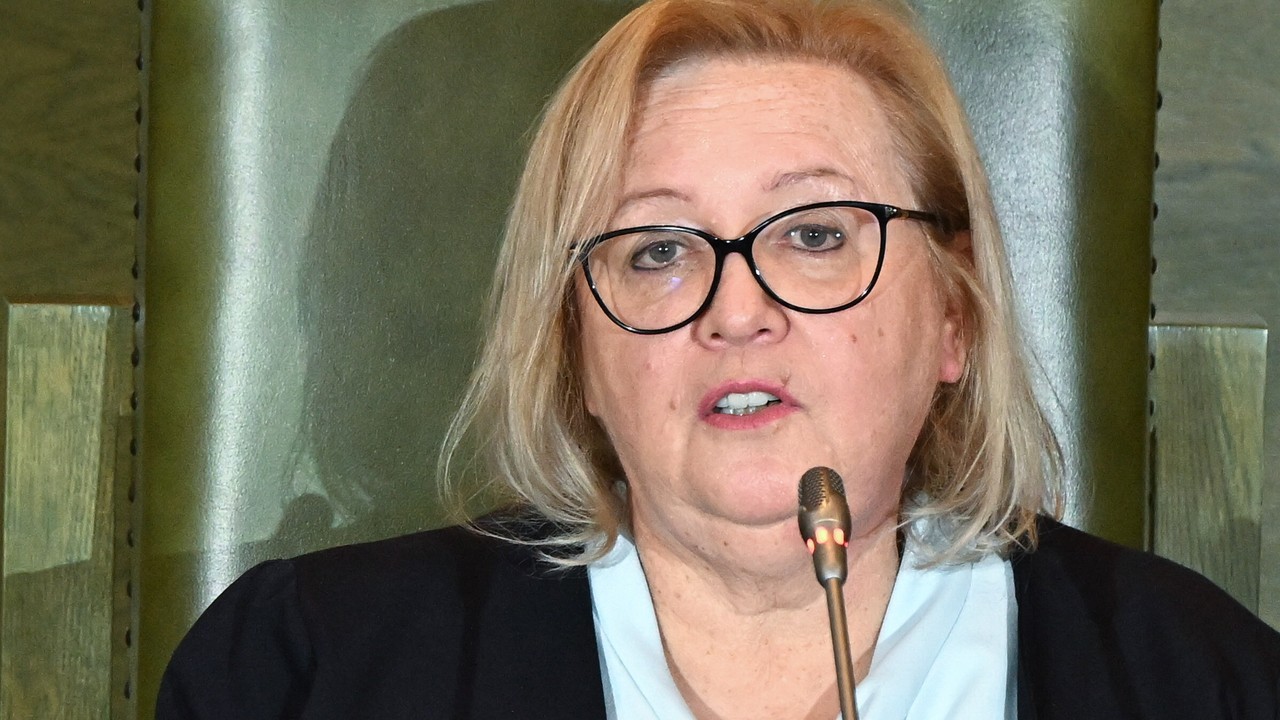 Heat before the session of the State Tribunal. "We call the police"