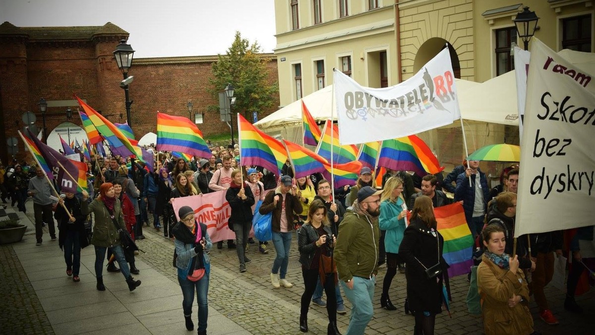 29 września ulicami Torunia po raz drugi przejdzie Marsz Równości. Organizatorzy zapowiadają, że wydarzeniu będzie towarzyszył tygodniowy Queer Fest. Proszą także o datki, bez których trudno będzie go zorganizować.