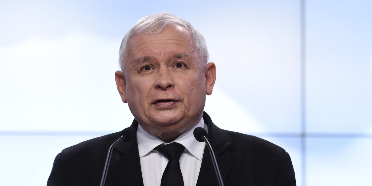 Jarosław Kaczyński chce obniżyć pensje posłom