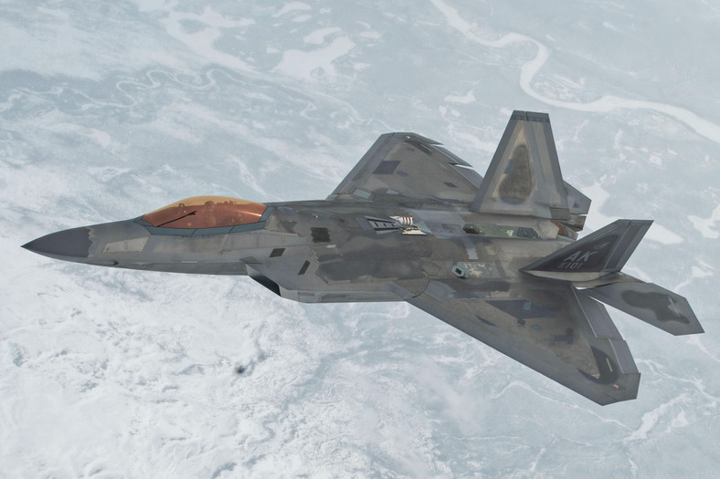 F-22 Raptor podczas ćwiczeń wojskowych nad Alaską