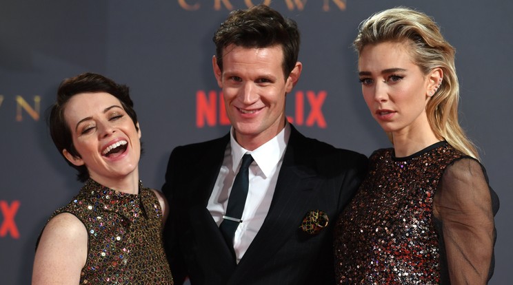 A korona első két évadában a II. Erzsébet királynőt alakító Claire Foy (balra) mellett Matt Smith is nagyszerű teljesítményt nyújtott Fülöp hercegként (jobbra Vanessa Kirby) / Fotó: Northfoto