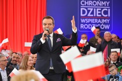 Rzecznik PiS: 'Chrońmy dzieci' to inicjatywa rodziców, a nie partii!