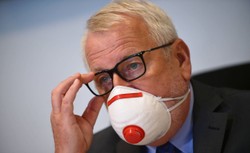 Prof. Matyja: Lepiej zaszczepić kogoś spoza kolejki niż zmarnować szczepionkę