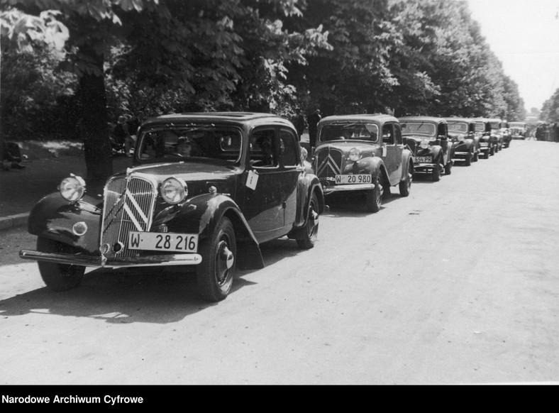 W autach przed II Wojną Światową wyróżnikiem samochodów rejestrowanych w Warszawie była litera W