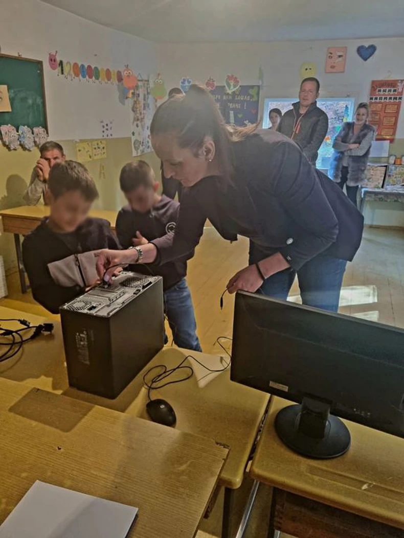 Mirjana Katić objašnjava način funkcionisanja računara