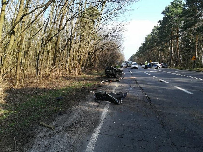 Tragiczny wypadek koło Nowej Soli. Zginął 18-latek, jego dwaj koledzy zostali ranni