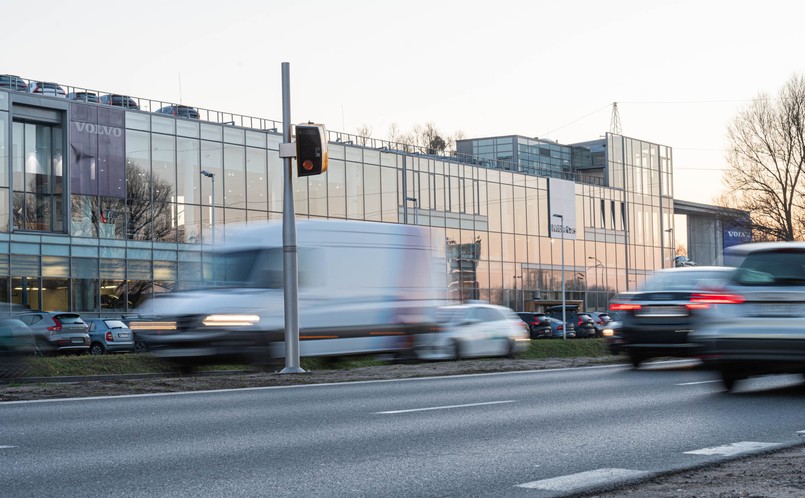 Fotoradar TraffiStar SR390 na Al. Jerozolimskich w Warszawie