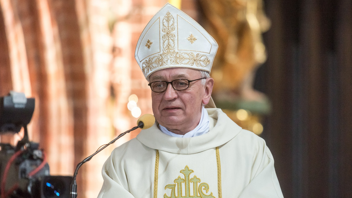 Stolica Apostolska zatwierdziła swoim dekretem św. Jana Pawła II patronem województwa kujawsko-pomorskiego – ogłosił biskup toruński Andrzej Suski podczas uroczystej części sesji sejmiku. Radni wyrazili w swoim stanowisku zadowolenie z tego faktu.