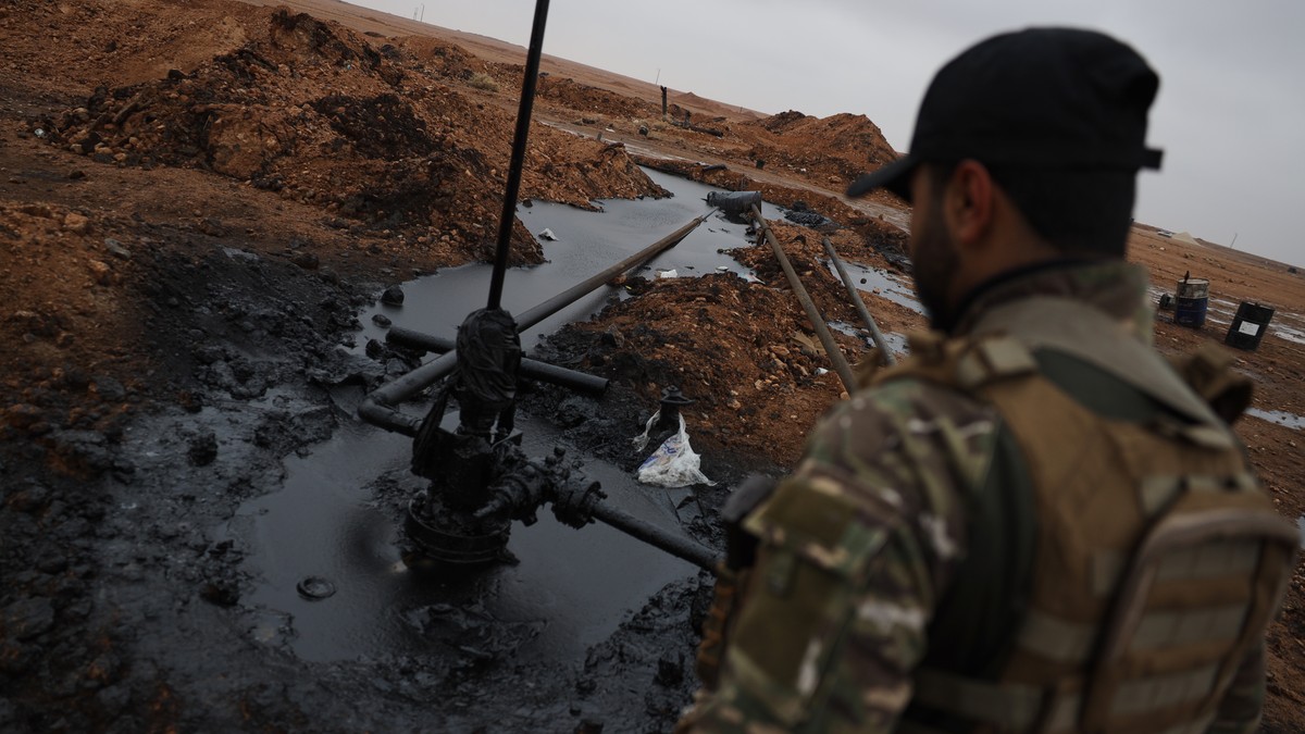 Sirijska vojska na naftnom polju Al Tavra u Raki na severoistoku zemlje 18. januara