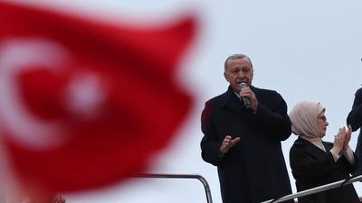Recep Tayyip Erdogan na wiecu po zwycięstwie w drugiej turze wyborów prezydenckich w Turcji