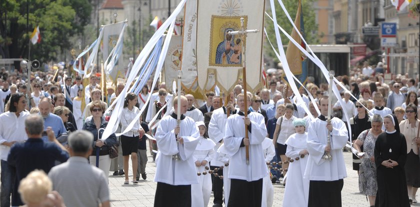 Boże Ciało w Warszawie. Objazdy, komunikacja, sklepy