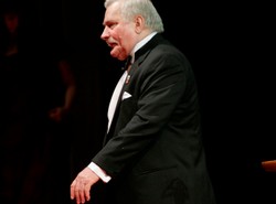 Wałęsa: Zostaję w Radzie Mędrców. Na razie