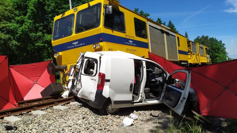 Wypadek na przejeździe kolejowym w Brzeźnicy