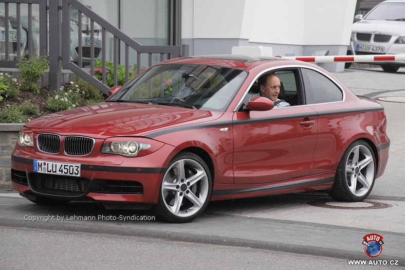 Zdjęcia szpiegowskie: Hans Joachim Stuck w BMW 1 Coupe na Nürburgring