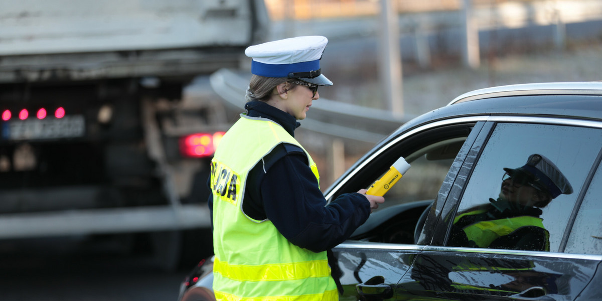 Policja zatrzymała prawie 500 aut pijanych kierowców przez trzy tygodnie obowiązywania nowych przepisów.