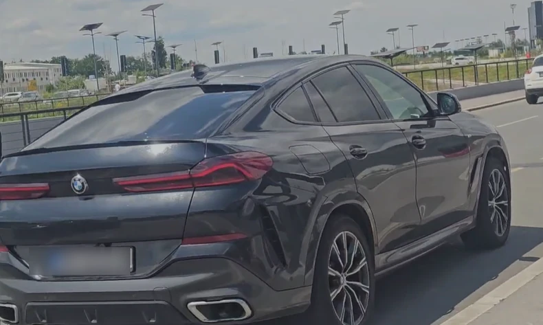 Uroš Živković, aerodrom