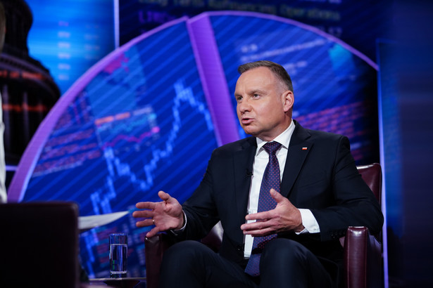 Według 44,6 proc. badanych prezydent Andrzej Duda kieruje się interesem PiS w relacjach z rządem Donalda Tuska.
