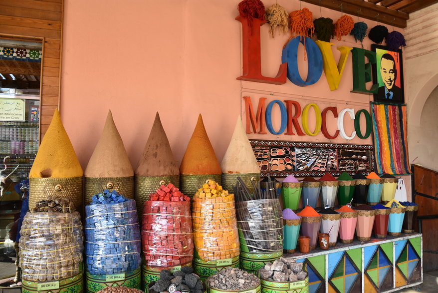Maroko to kraj znany między innymi z przypraw, które są doskonałą praktyczną pamiątką z egzotycznej podróży