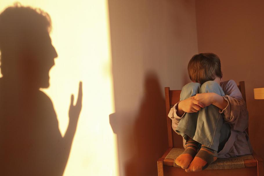 bicie dzieci przemoc domowa agresja dziecko