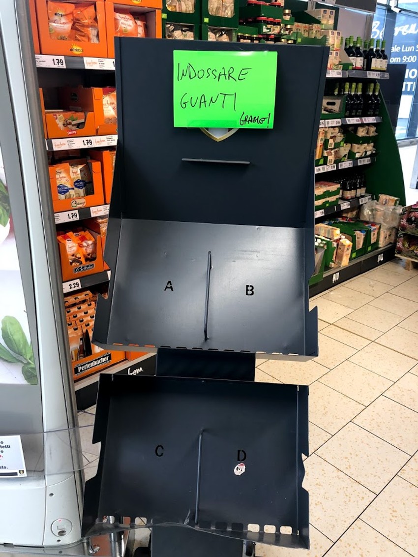 Na ulazu u supermarket: "Staviti rukavice, hvala".