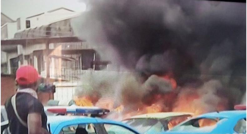 Hoodlums vandalise FRSC Lagos office — Sector Commander. [Twitter/@Worldstagegroup]