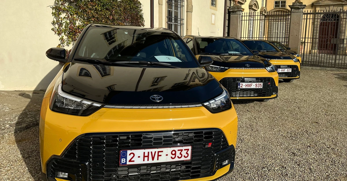 Nowa Toyota znika w ciemno. Jest ładna, szybka i spala 3,9 l na 100 km. Ile kosztuje?