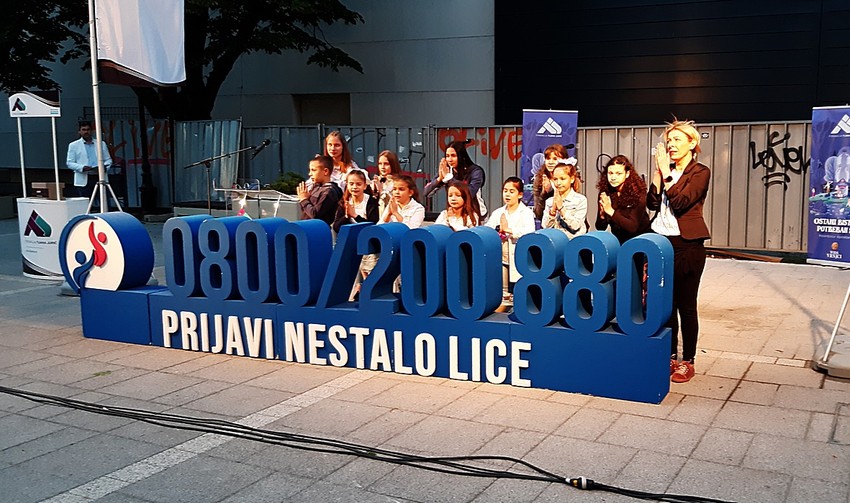 Hor "Čuperak" iz Kikinde nastupio je u Subotici povodom Međunarodnog dana nestale dece